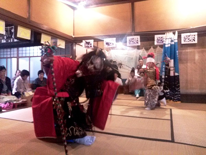 座敷神楽（ざしきかぐら） 