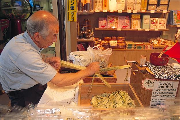 昆布の手すき加工技術
