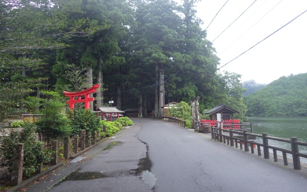 池神社と親子杉・夫婦杉