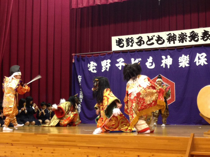 宅野子ども神楽（たくのこどもかぐら） 