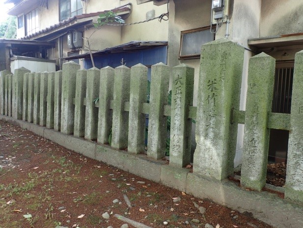 九所御霊天神社の玉垣