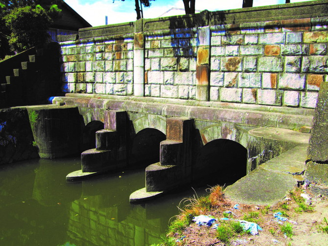 郡築二番町樋門(八代海干拓遺跡)