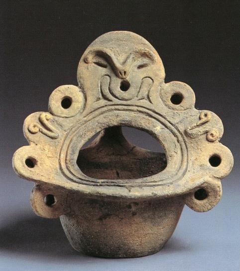 顔面付釣手土器 （前尾根遺跡） 