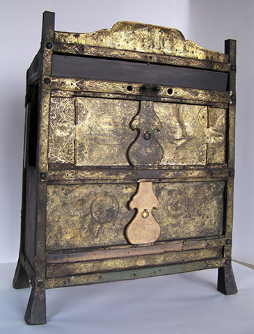 観音寺金銅装笈 