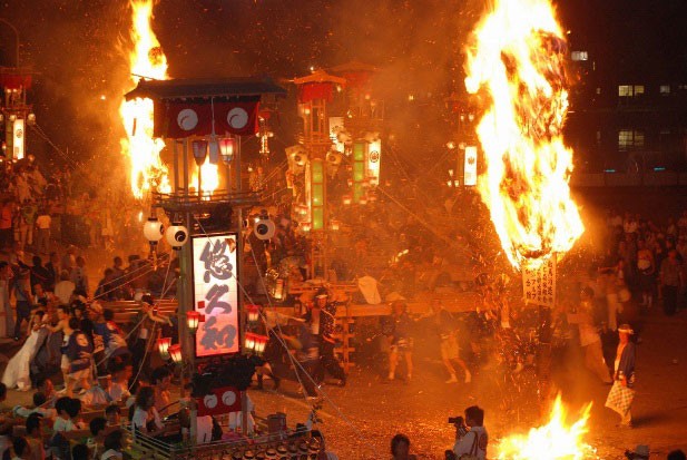 あばれ祭（宇出津のキリコ祭り）