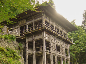 左下山観音寺・左下り観音堂