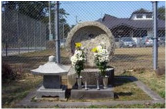 光久寺（挽き臼の墓）