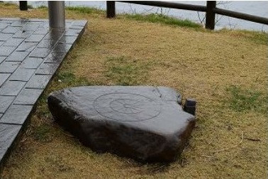 にかほ市内の方角石