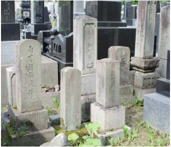 北前船船乗りの墓 及び擬宝珠