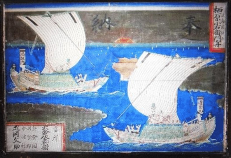 春日神社の船絵馬群と狛犬（写真は船絵馬）